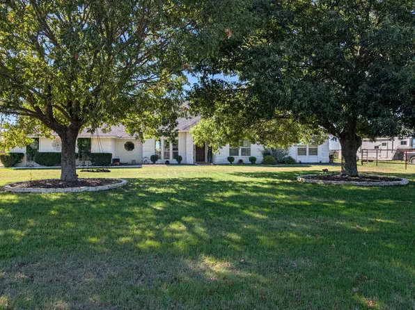333 Meadow Crest Rd, Fort Worth, TX 76108