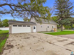 225 S Main Ave, Colman, SD 57017