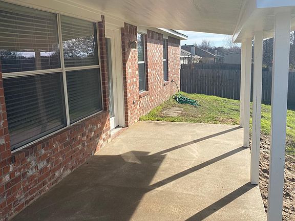 5th image of 1110 E Park Dr