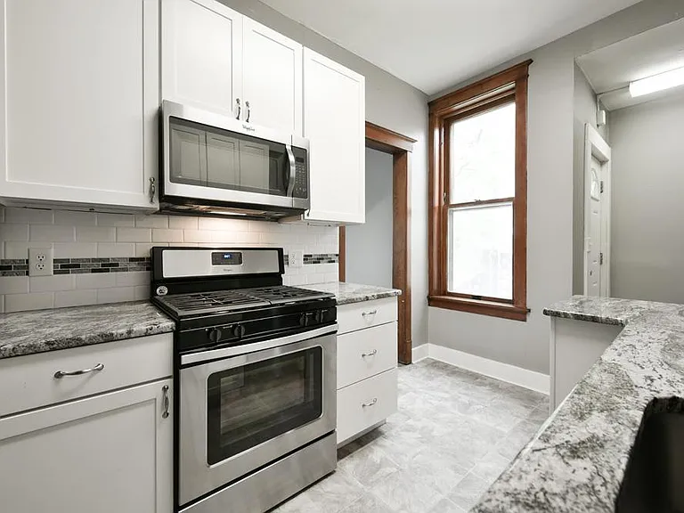 3124 Cass St — Photo 7