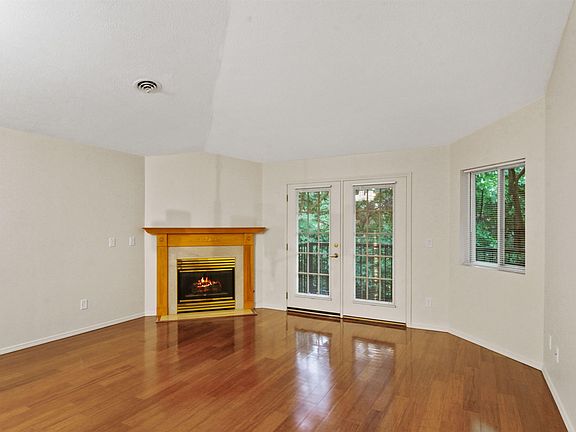 4th image of 221 E Rockwood Blvd APT 15