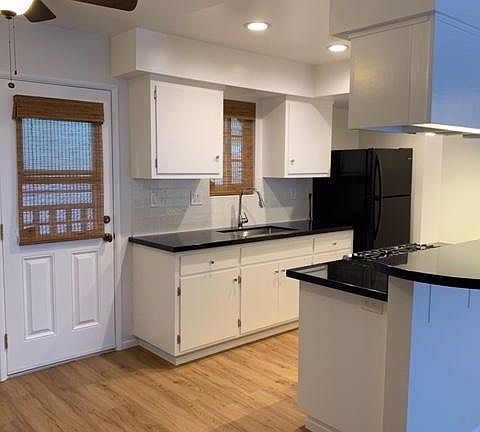 5th image of 1467 Manhattan Beach Blvd APT 3