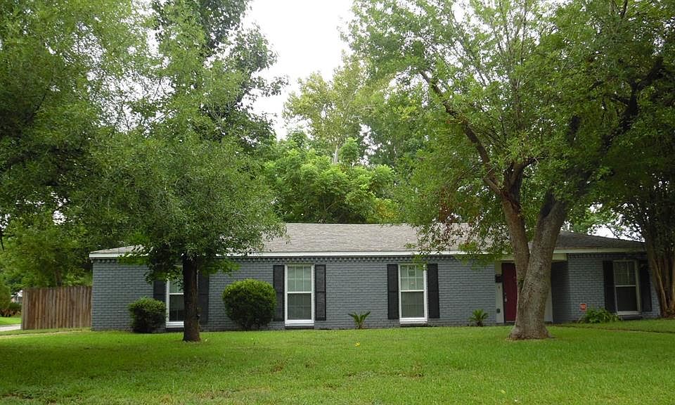 1st image of 4434 Brookfield Dr
