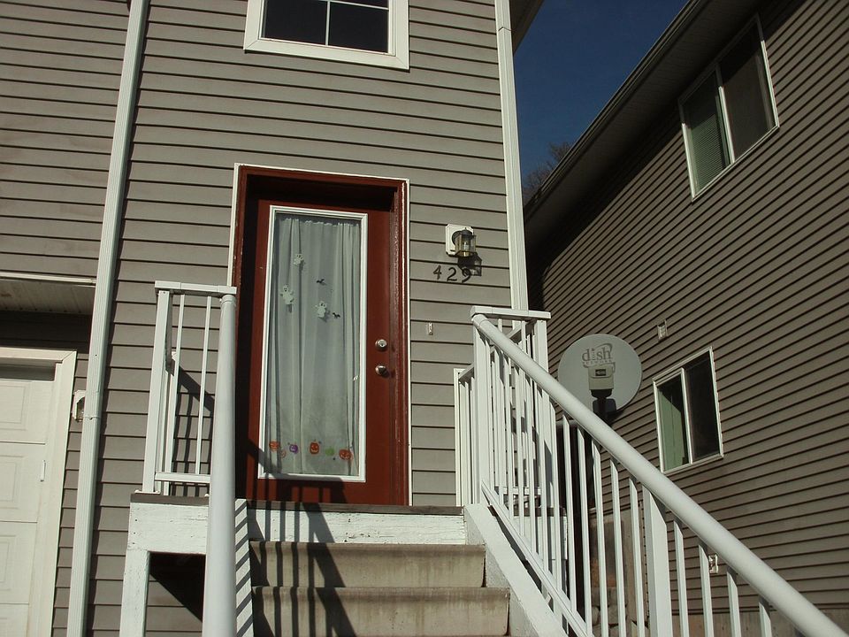2nd image of 429 NE Morton St