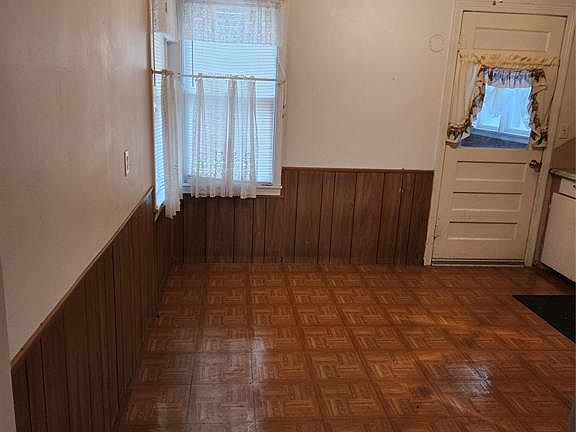 4th image of 1032 E Chandler St