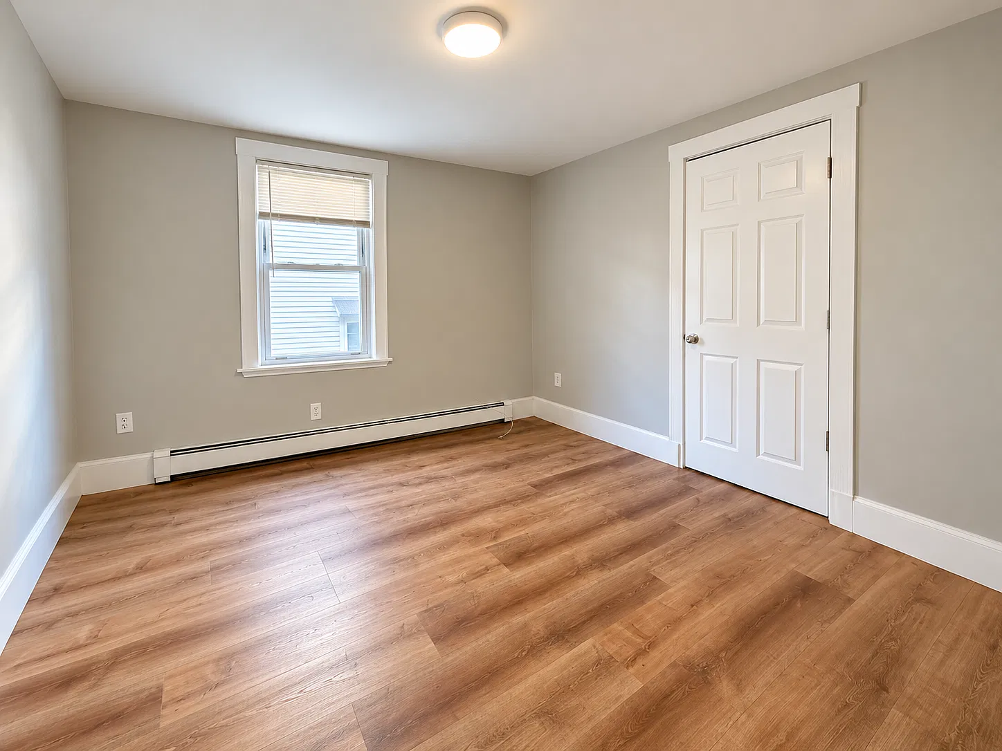 3 bed, 900 sqft, $2,550 — Photo 3