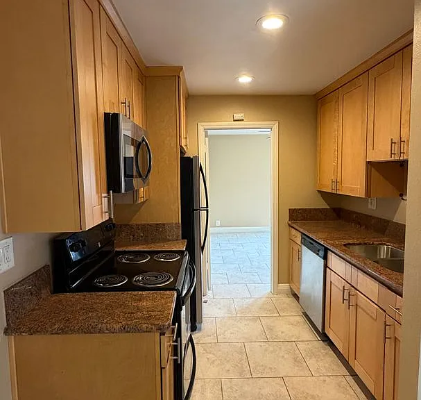 Vulcan Apartments — Photo 4