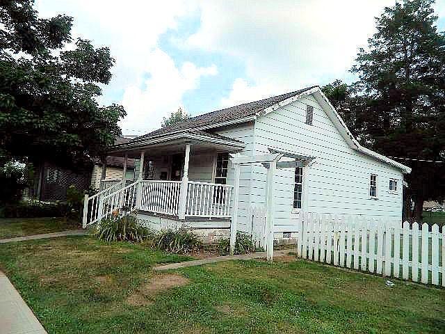 1st image of 212 S Mary Ellen St
