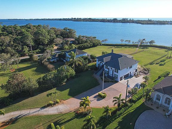 5th image of 1760 Bayshore Dr