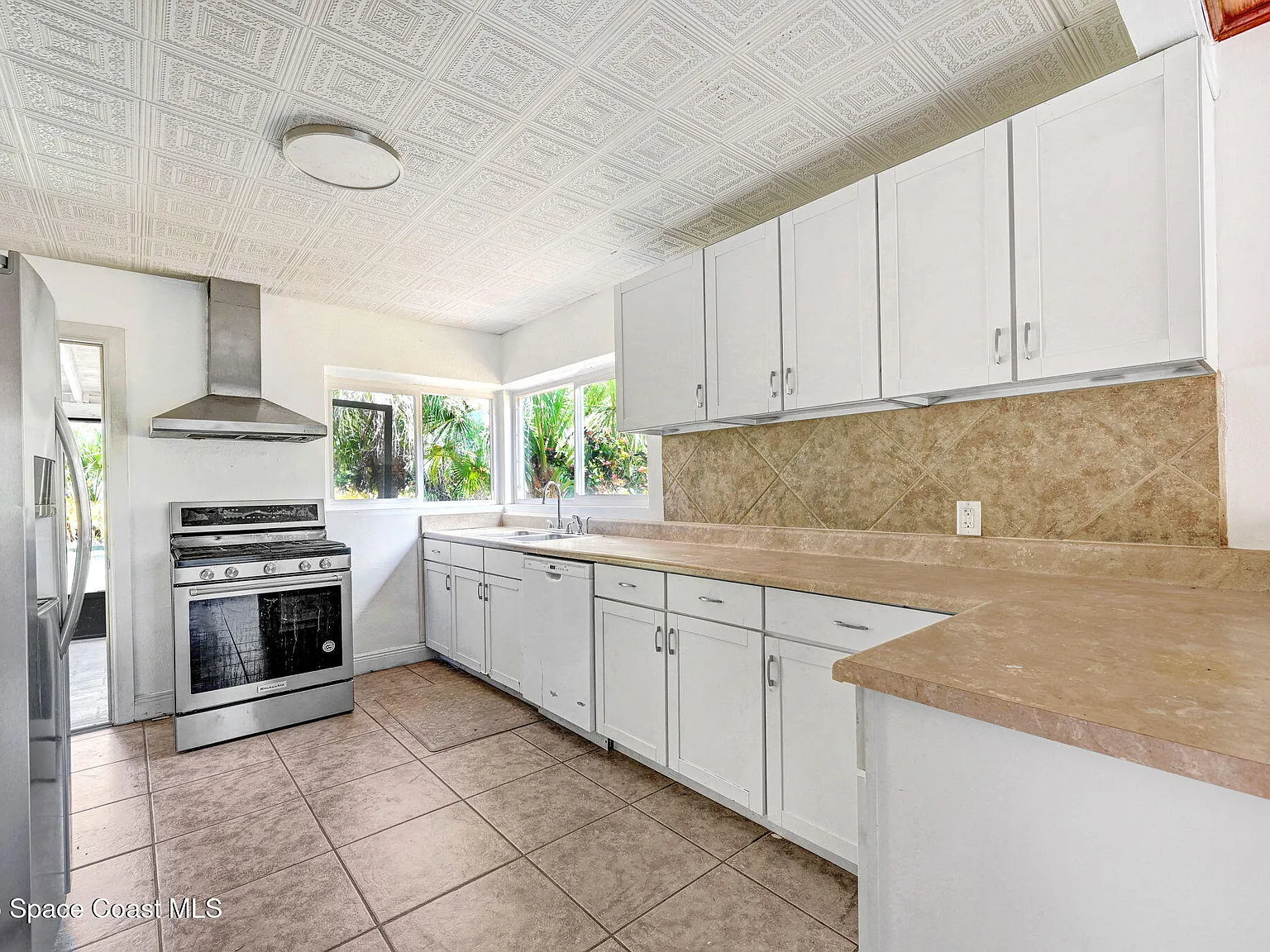 100 Tampa Avenue - 1 — Photo 3