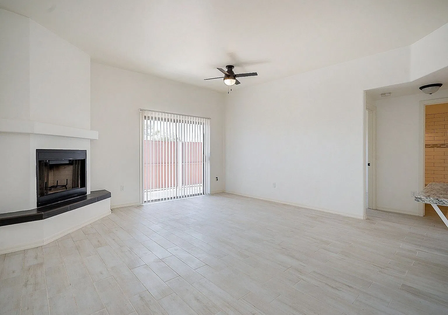 1402 E. Elm St. — Photo 2