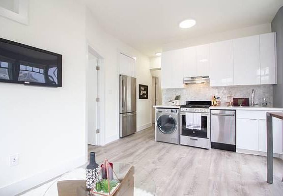 4th image of 810 Eddy St APT 406