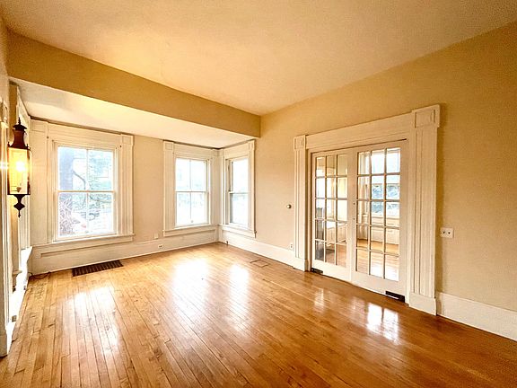 4th image of 447 W Vine St APT 1W
