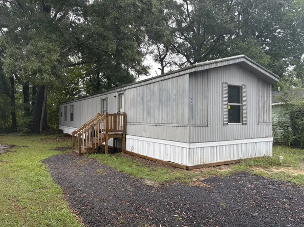 905 1/2 Salters St, Lake City, SC 29560