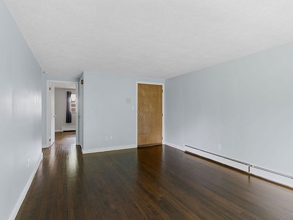 3rd image of 72 Renwick Rd APT B