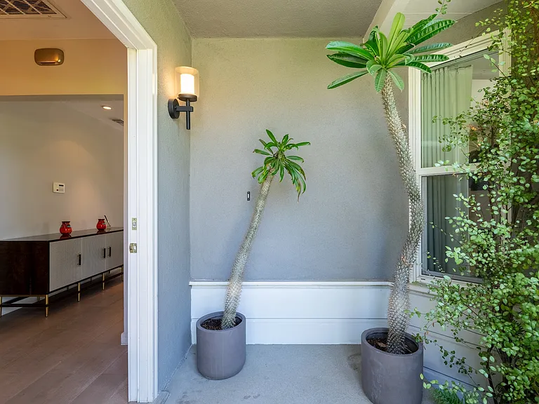 1216 Greenacre Ave — Photo 8