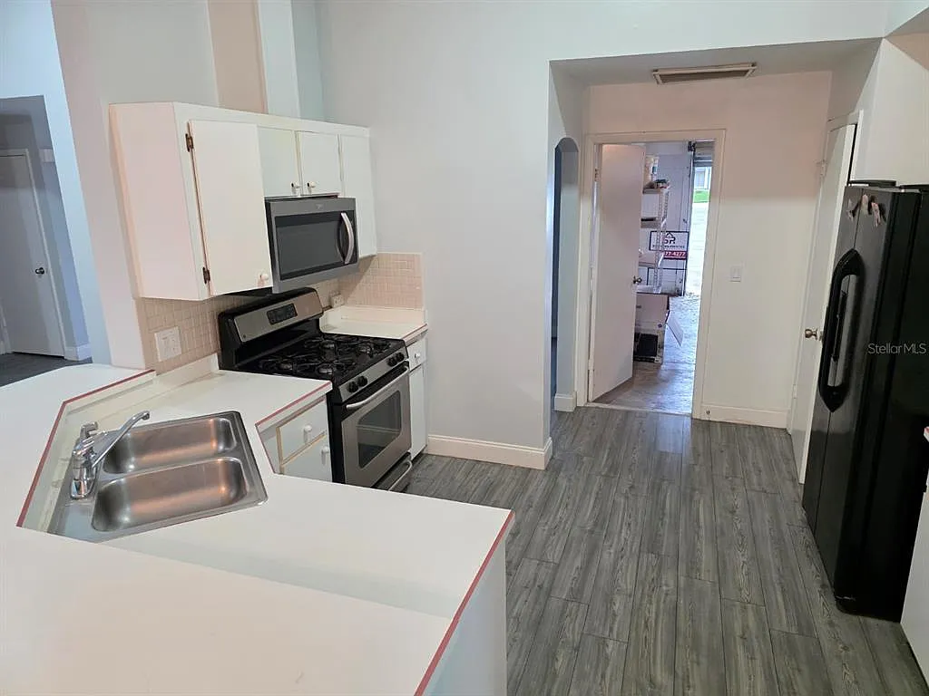 4 bed, 2.0 bath, 1889 sqft, $2,250 — Photo 4