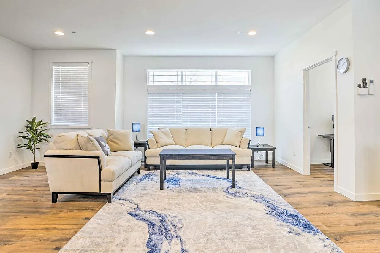 4 bed, 3.5 bath, 2200 sqft, $4,850 — Photo 4