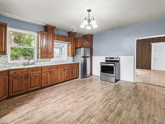 2nd image of 47 E Main St