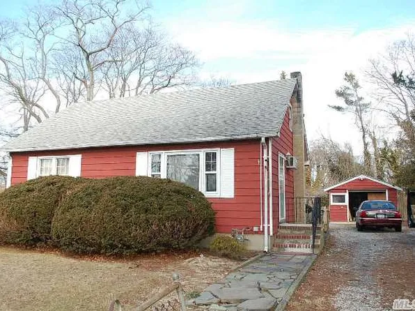 1 47th St, Islip, NY 11751