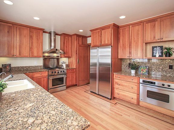 5th image of 277 Jeter St