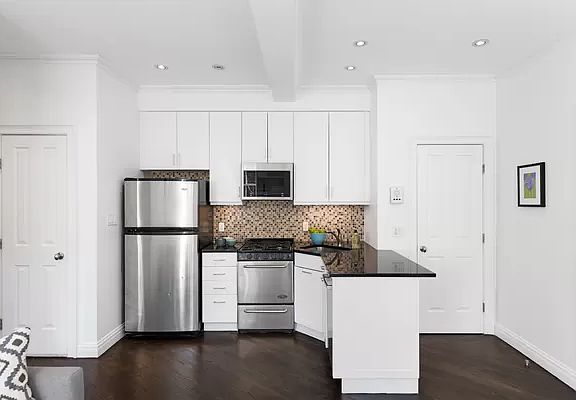 3rd image of 815 Greenwich St APT 3D