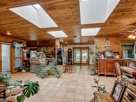 3rd image of 140 Desiree Ln
