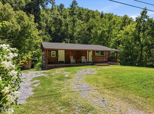446 Lovers Ln, Townsend, TN 37882
