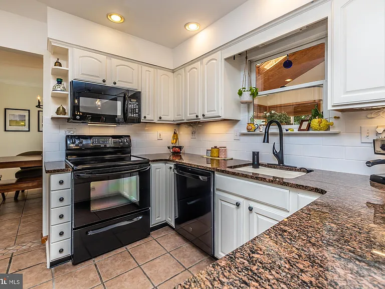 517 Summercroft Dr — Photo 11
