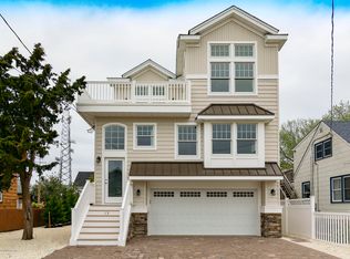 13 E 23rd St, Long Beach, NJ 08008
