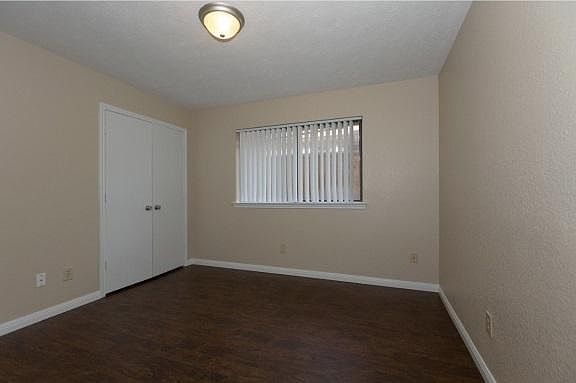 4th image of 4420 Fremont Ln