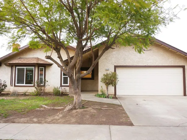 2479 Keats Ave, Clovis, CA 93611