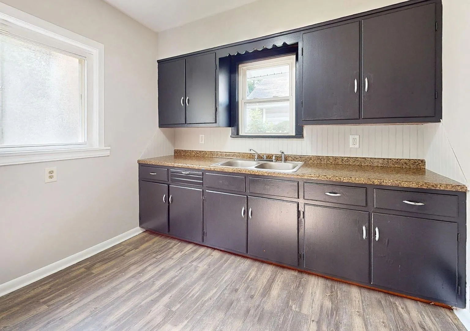 Akron 2 Bedroom Single Family Home (Move in Special) — Photo 4