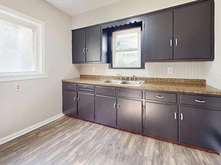 687 Merton Ave — Photo 4