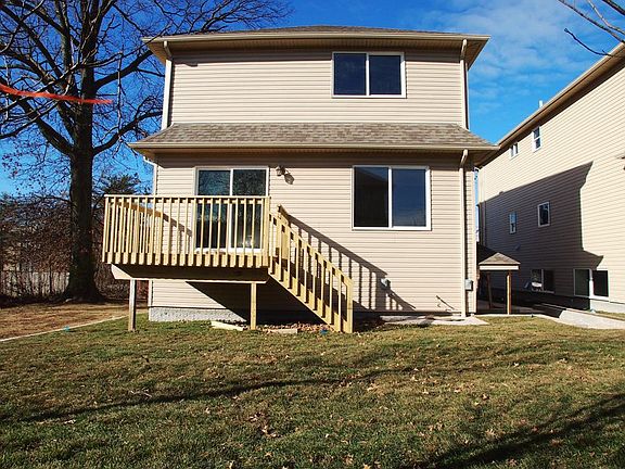 3rd image of 238 Ionia Ave