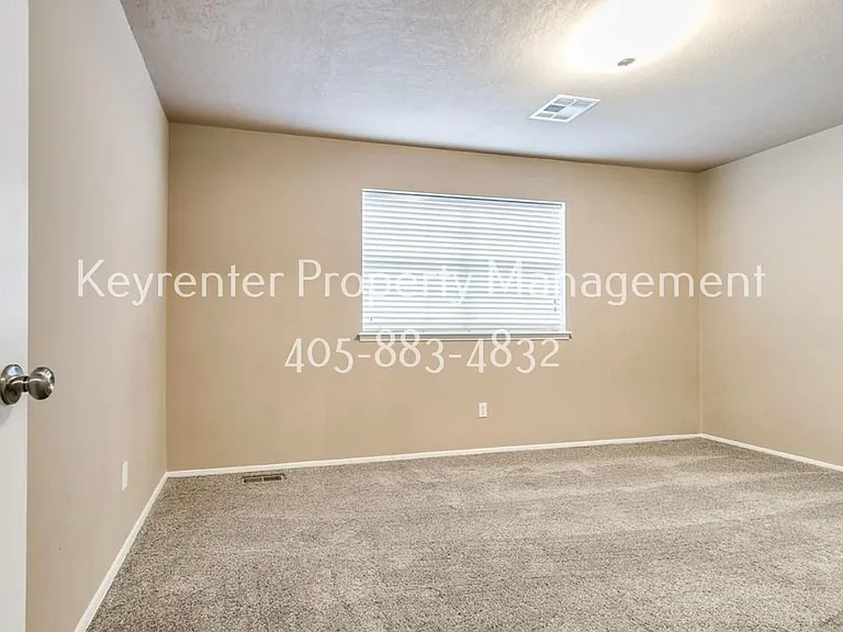5804 NW 89th St — Photo 12