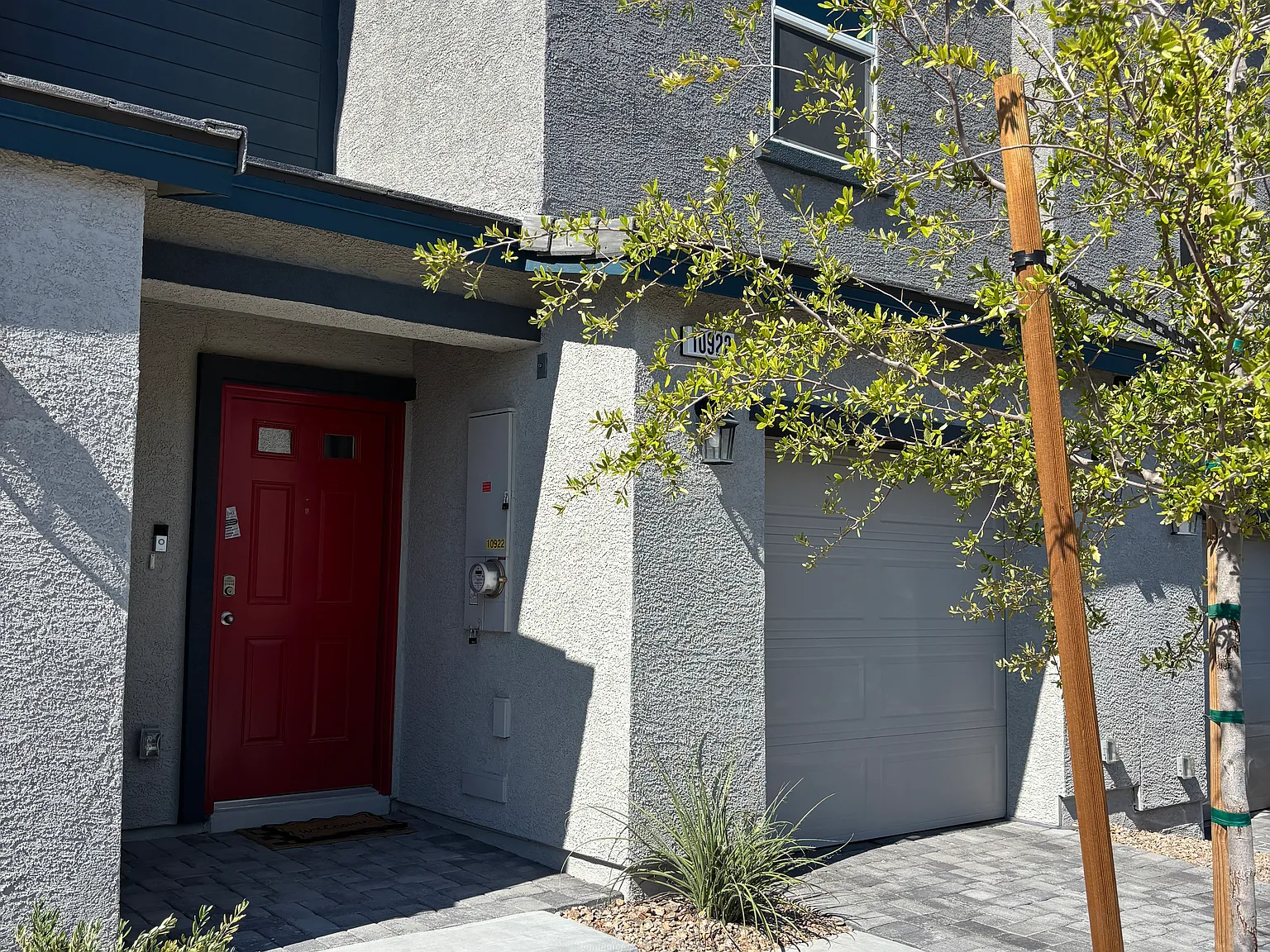 10922 Rollingford Ave — Photo 4