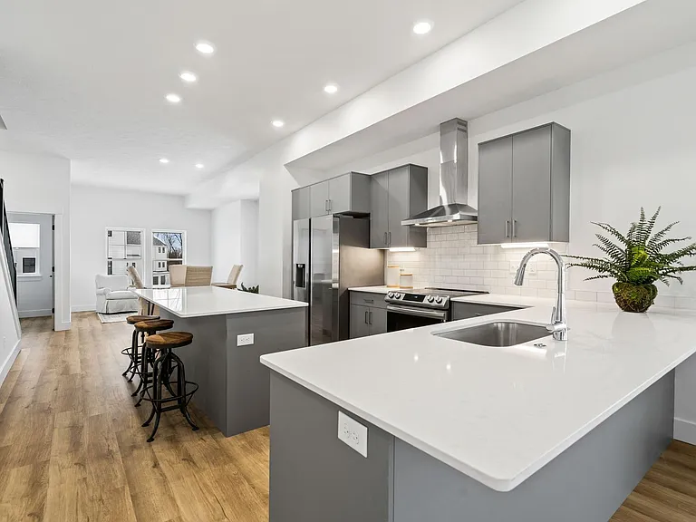 NorthWest TownHomes — Photo 3