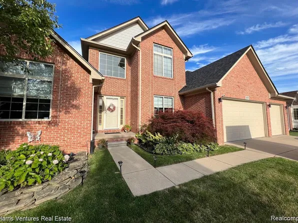 31271 Lavender Dr, Brownstown, MI 48173