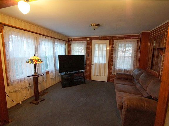 3rd image of 3208 Jones Blvd