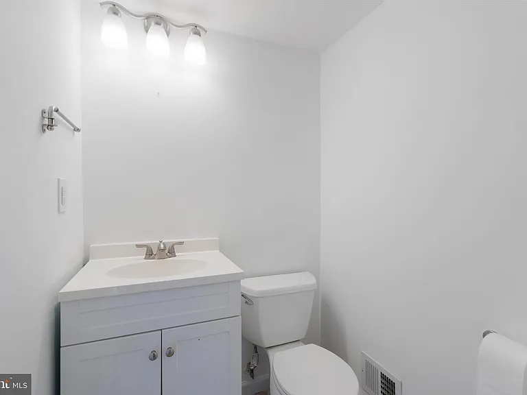 2636 E Side Dr — Photo 7