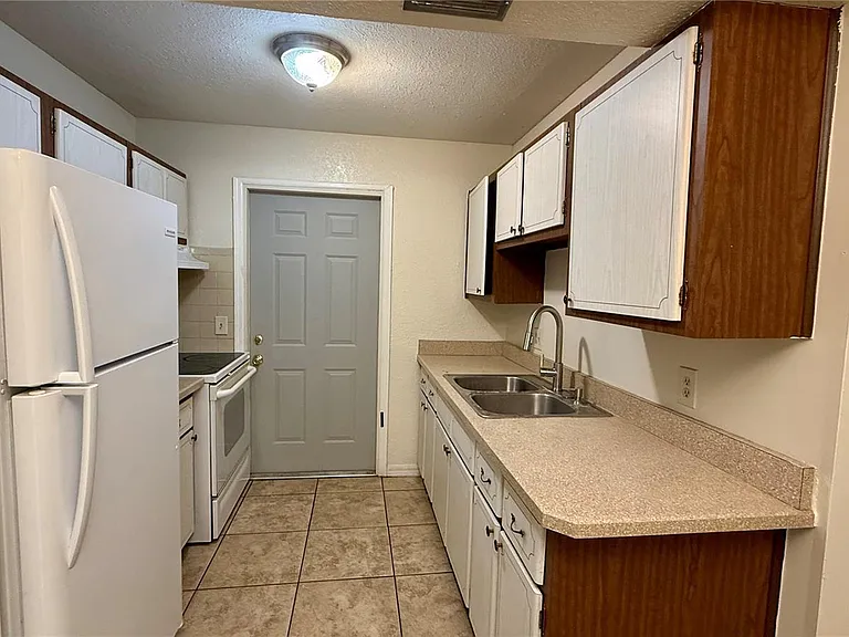 107 Perkins St #9 — Photo 8