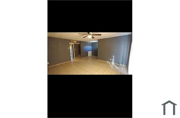 Building Photo - 3840 N 43rd Ave #13
