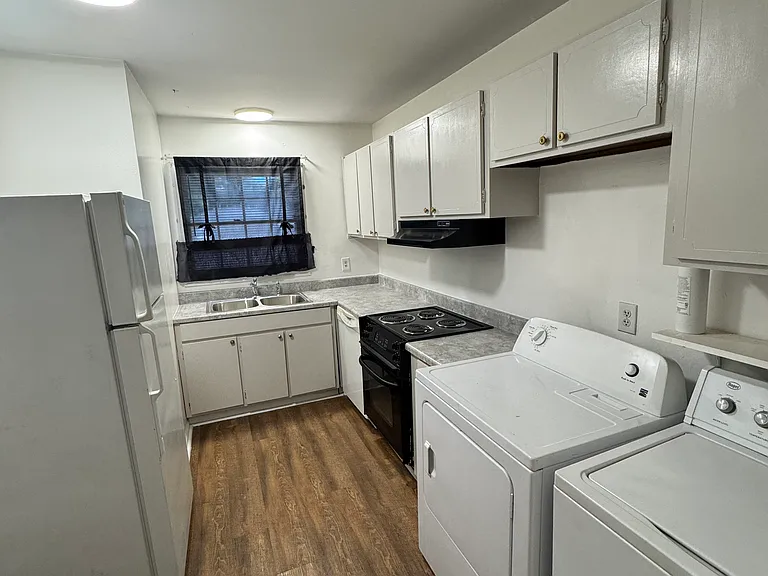 156 Kenmore Pl #156 — Photo 4