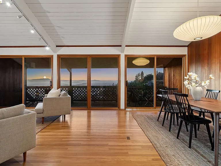 540 Dwight Pl — Photo 28