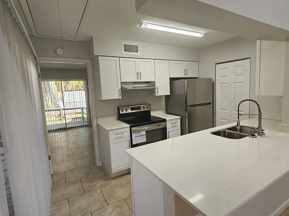 Whisper Oaks & Southern Villas Townhomes