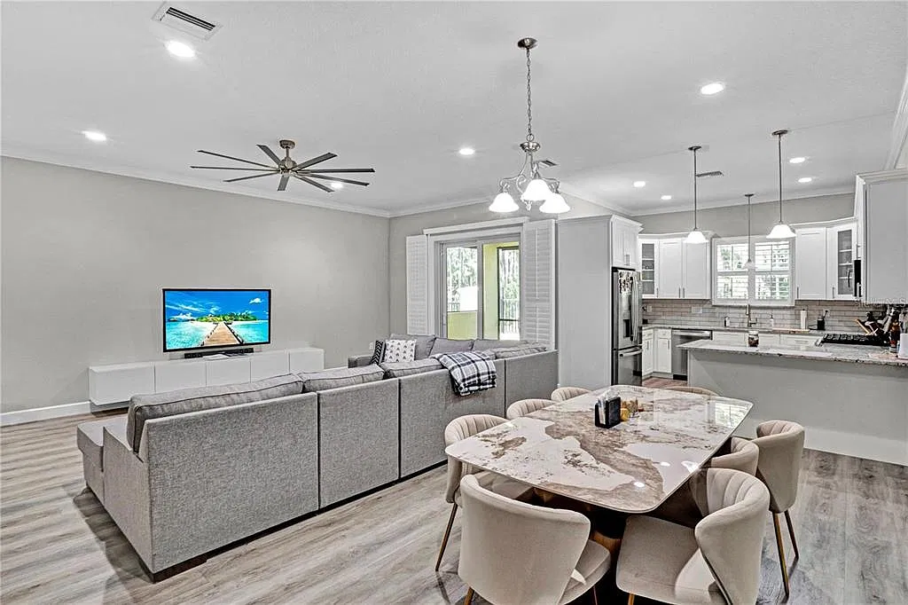 3 bed, 2.5 bath, 2275 sqft, $3,000 — Photo 3