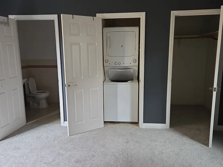 5933 Willoughby Ave — Photo 4