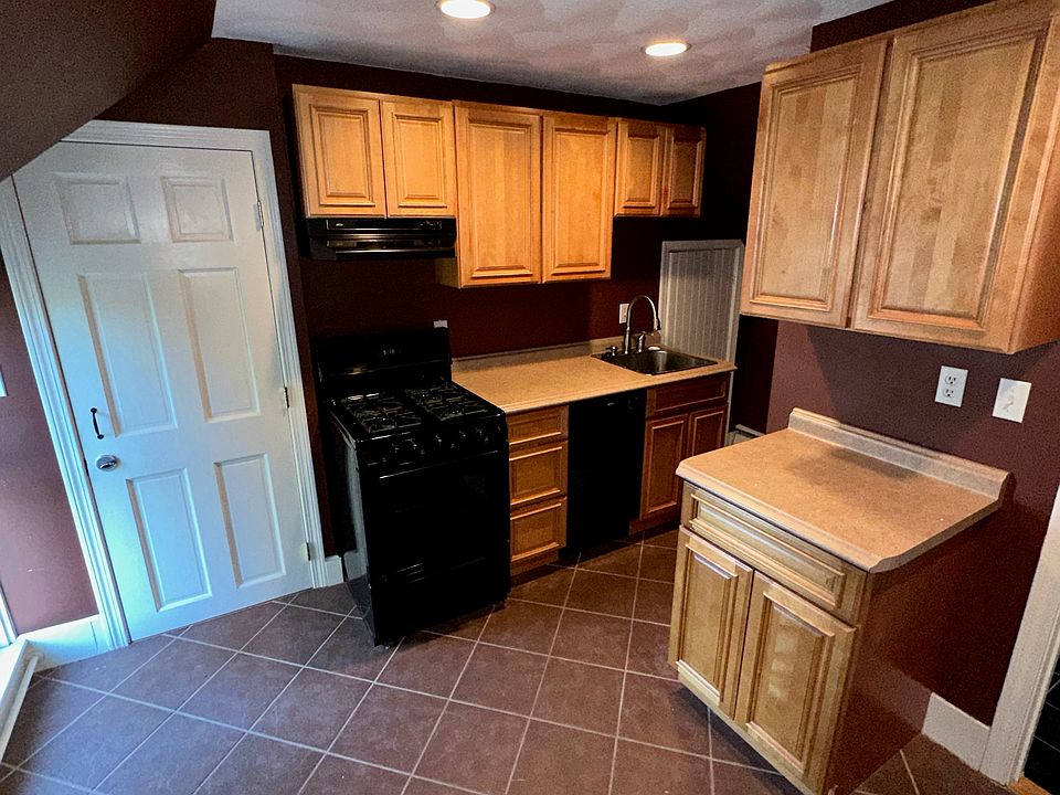 1st image of 139 Groveland St Floor 2