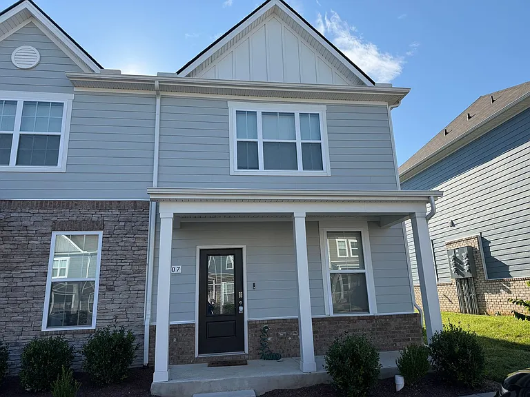 1407 Walker Way — Photo 1